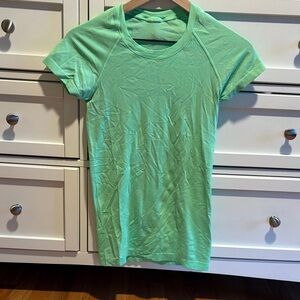 lululemon athletica Light Green swiftly tech Short Sleeve Tee